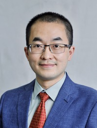 导师 何熠
